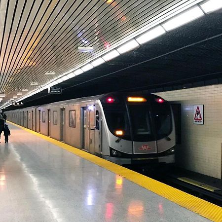 Executive Room In Toronto Next To Yorkdale Shopping Centre Kültér fotó