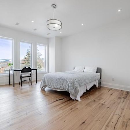 Executive Room In Toronto Next To Yorkdale Shopping Centre Kültér fotó