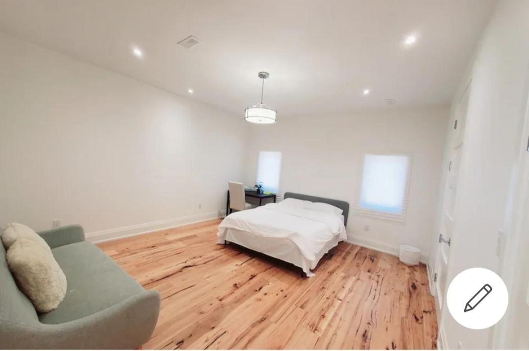 Executive Room In Toronto Next To Yorkdale Shopping Centre Kültér fotó